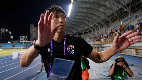 ความลับแตก เผยคำพูด หนึ่งในนักเตะทีมชาติไทย หลังรู้ข่าว อิชิอิ โดนปลดฟ้าผ่า