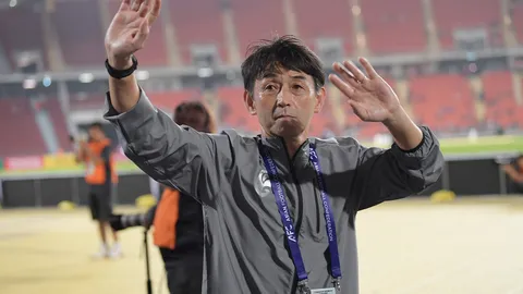 แฟนบอลไทย รับไม่ได้รู้ความจริงเบื้องหลัง "อิชิิอิ" ถูกปลด (คลิป)