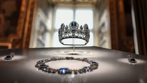 ประเมินมูลค่าเครื่องเพชรที่ถูกขโมยจากพิพิธภัณฑ์ลูฟวร์ สูงลิ่วกว่า 3,400 ล้านบาท