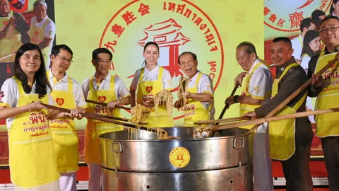 กินเจเยาวราช ฉลองไทย-จีน คึกคักยิ่งใหญ่ “ซาบีดา” ผัดหมี่มงคลแจกฟรี