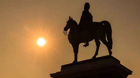 รู้แล้วรวย! เคล็ดลับบูชา 'ร.5' ในวันปิยมหาราช พร้อมย้ำ ความเชื่อ 'ห้ามบนบาน' 