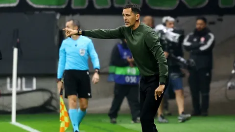 มาแล้ว กุนซือแฟรงค์เฟิร์ต ระบายสาเหตุแพ้ ลิเวอร์พูล เละคาบ้าน ศึก UCL