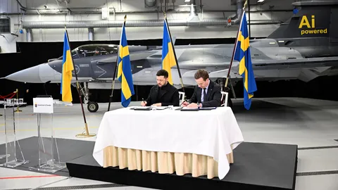 สวีเดน–ยูเครน ลงนามดีลจัดหา “กริพเพน” เสริมทัพยูเครนสูงสุด 150 ลำ