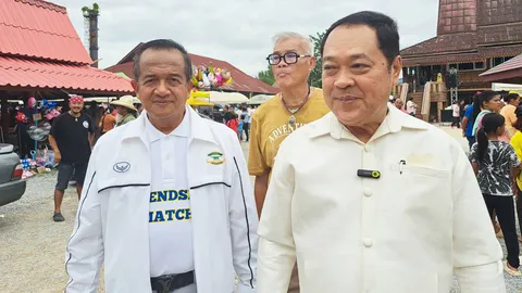 “ทวี” นำทีม “ประชาชาติ” ทอดกฐินวัดป่าสวย สัญญาณอยู่ร่วมกันอย่างสันติสุขไทยพุทธ -ไทยมุสลิม