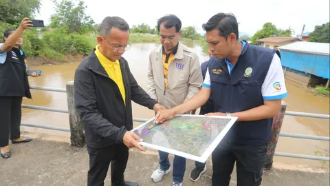 "สมศักดิ์" ลุยแก้น้ำท่วมสุโขทัย กำชับเร่งสำรวจพื้นที่ชี้เวนคืนเร็วโครงการก็เดินหน้าเร็ว 