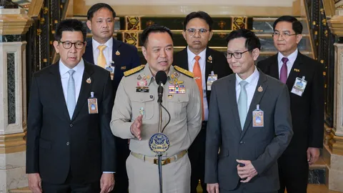 “อนุทิน” เร่งเดินหน้าโซลาร์ชุมชน ลดค่าไฟฟ้า 40-80 สต. ให้ 1.2 ล้านครัวเรือนทั่วไทย