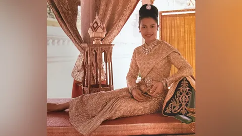 ย้อนประวัติศาสตร์ “ชุดไทยพระราชนิยม” ความภูมิใจของคนไทยที่ยูเนสโกต้องใส่ใจ