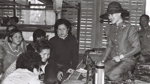 “ศูนย์ศิลปาชีพ” สายธารพระเมตตา สมเด็จพระพันปีหลวง ยกระดับชีวิตปวงประชาและรักษามรดกวัฒนธรรมไทย 