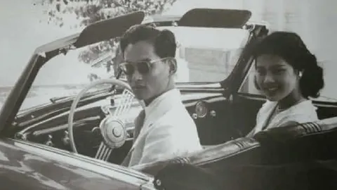 รถยนต์พระที่นั่ง MERCEDES BENZ  