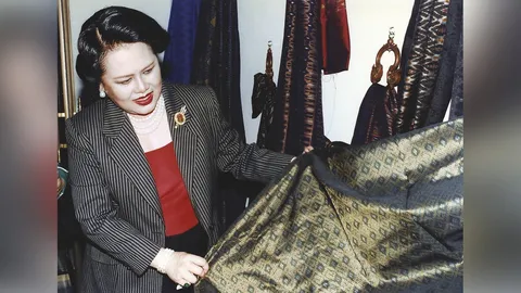 น้อมรำลึกในพระมหากรุณาธิคุณ "พระพันปีหลวง" ผู้ทรงสืบสานคุณค่างานศิลปหัตถกรรมไทย