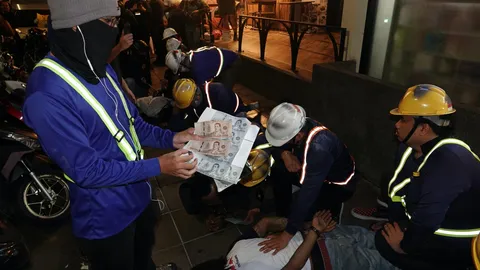 ตำรวจปลอมตัวเป็นช่างไซต์งานก่อสร้าง จับแก๊งไนจีเรียค้า “โคเคน” ย่านนานา-อโศก