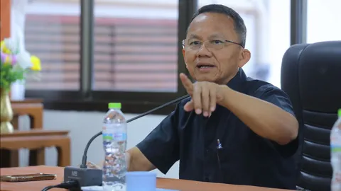 “สมศักดิ์” ถกผู้นำท้องถิ่น ติดตามการแก้ปัญหาน้ำท่วมแม่น้ำยม ยอมรับมีลักลอบตัดไม้เพิ่มทุกปี