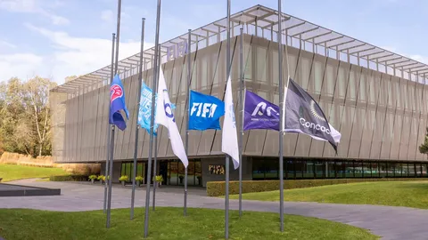 "ฟีฟ่า" ลดธงชาติไทย-ทุกสมาคมฯ แสดงความอาลัยถวาย "สมเด็จพระพันปีหลวง"