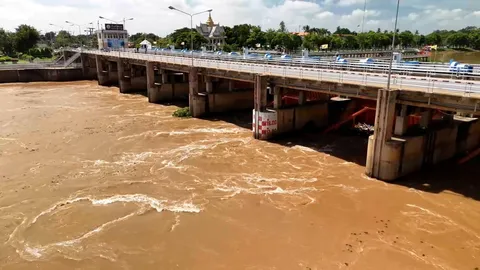 น้ำเหนือลดฮวบ "เขื่อนเจ้าพระยา" เร่งปรับลดการระบาย ช่วยชาวบ้านท้ายเขื่อน