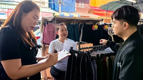 พาณิชย์เชียงใหม่ ตรวจสอบร้านเสื้อผ้า-เครื่องแบบไว้ทุกข์ ยังไม่พบปรับขึ้นราคา