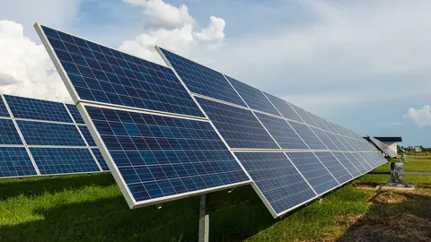 กพช. เห็นชอบเดินหน้า "โซลาร์ฟาร์มชุมชน" หนุนสร้างความมั่นคงด้านพลังงาน ลดภาระค่าไฟฟ้า