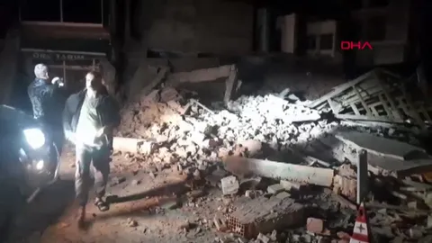 แผ่นดินไหว 6.1 เขย่าตุรกี อาคารถล่ม 4 แห่ง พบผู้บาดเจ็บแล้ว 22 ราย