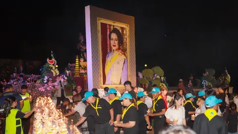 พ่อเมืองสุโขทัย นำพสกนิกรจุดตะคันแสดงความอาลัยถวาย "สมเด็จพระพันปีหลวง"