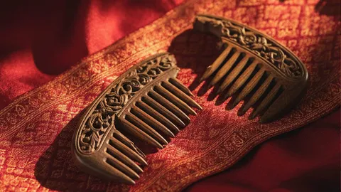 "ทำไมต้อง หักหวี"? 'ปริศนาธรรม' แห่งพระราชพิธีสรงน้ำพระบรมศพ 