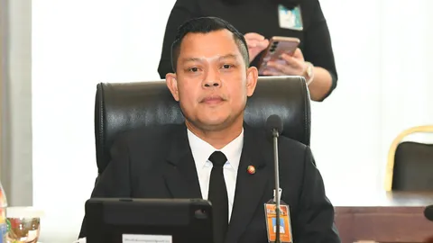 “ธนกร” ป้อง “อนุทิน” ยึดประโยชน์ประเทศปม “แรร์เอิร์ธ” อวยนายกฯ สร้างสมดุลมหาอำนาจ