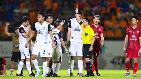 "บีจี" ตัดสินใจแล้ว ปม "ชนาธิป" โดนใบแดง มี 2 จังหวะกังขา เกมไทยลีกแพ้สุโขทัย (คลิป)