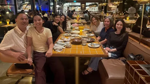 ปู่ไพวงษ์ เผยภาพอบอุ่น น้องปีใหม่-แม่แอฟ กินข้าวพร้อมครอบครัวเตชะณรงค์