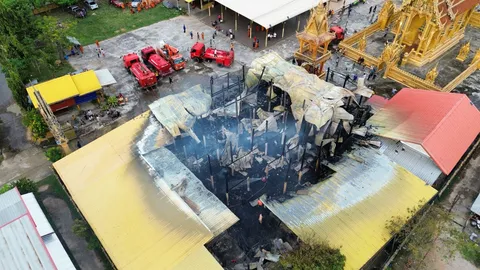 ไฟไหม้กุฏิวัดบ้านขี้เหล็ก สถาปัตยกรรมโบราณวอด พระในวัดติดกิจนิมนต์ต่างหมู่บ้าน