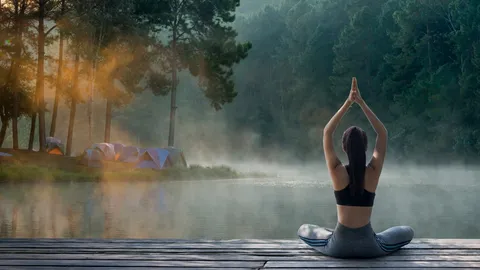 พลิกวิกฤตสุขภาพ ปรับไทยสู่ "Blue Zone" เติมอาวุธเศรษฐกิจจากเทรนด์โลก Longevity จากมุมมองหมอแอมป์