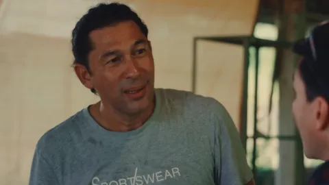 โจโจ้ ไมอ๊อคชิ ไม่ยอมแพ้แม้วันที่หมดตัว ก่อนเจอทางสว่างทำฟาร์มไก่ชนจนมีชื่อเสียง