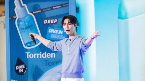 ซี พฤกษ์ หนุ่มหล่อดุจเทพสร้าง มอบความฟินให้ Lucky Fan