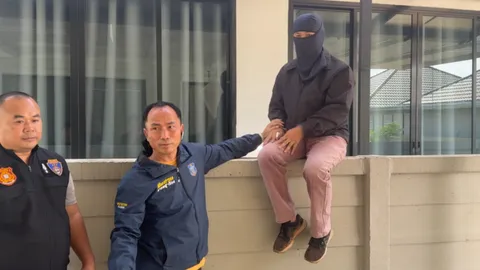 โจรใจกล้า ปีนเข้าบ้านผู้กำกับการสถานีตำรวจ กวาดของมีค่าหลบหนี แต่สุดท้ายไม่รอด