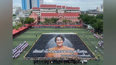 โรงเรียนเทพศิรินทร์ซ้อมแปรอักษรภาพ "สมเด็จพระพันปีหลวง" ถวายความอาลัย