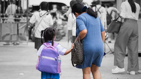 ผลสำรวจชี้ ผู้ปกครอง-นักเรียนแบกรับค่าใช้จ่ายการศึกษาสูง มากกว่าครึ่งต้อง “กู้เงินเรียน”