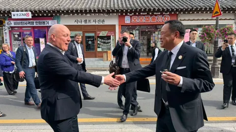 “อนุทิน” แวะทัก นายกฯ นิวซีแลนด์ ขณะบังเอิญพบระหว่างทางไปทานข้าว