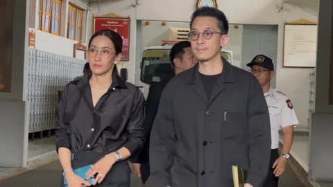 "เอม-สามี" เยี่ยม "ทักษิณ" ปัดคุยประเด็น เลือกหัวหน้าพรรคเพื่อไทยคนใหม่