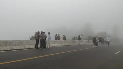 กลับมาแล้วฤดูกิ่วแม่ปาน เปิดฤดูหนาววันแรกฟ้าไม่เปิด ฝนไม่หยุด แต่นักท่องเที่ยวไม่ถอย