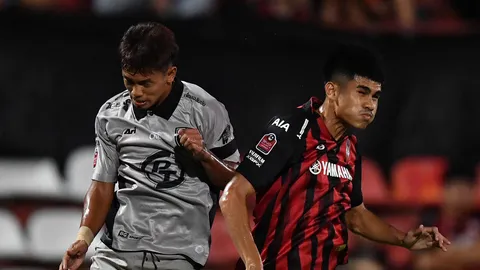 ผลบอลสด "กิเลนผยอง" ยังไม่ฟื้น! เมืองทอง เหลือ 9 คน โดนพีที ประจวบ บุกอัด 4-1 ไร้ชัย 7 นัดติด