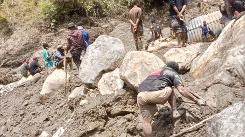สุดสลด น้ำป่าซัดเด็กอินโดนีเซียดับ 15 ราย ยังสูญหายอีก 8 ฝนยังถล่มไม่หยุด