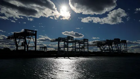 ลุ้น!! ศาลสูงสุดตัดสิน "ภาษีทรัมป์"