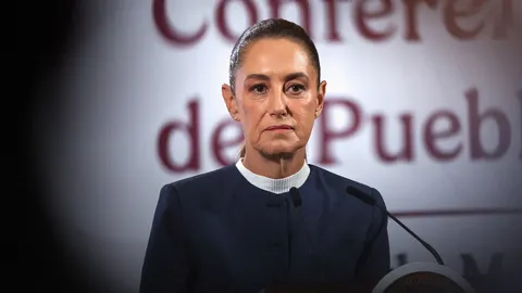 จับได้แล้ว ชายเมาลวนลาม ปธน.เม็กซิโกกลางถนน ลั่นจะดำเนินคดี