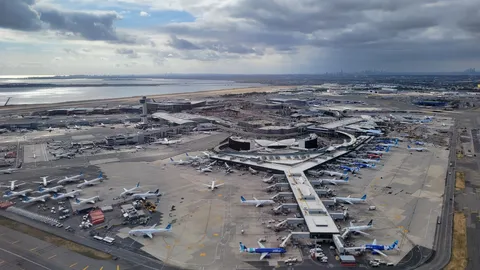 สหรัฐฯ สั่งลดเที่ยวบิน 10% ใน 40 สนามบินใหญ่ เหตุ "ชัตดาวน์" ยืดเยื้อ