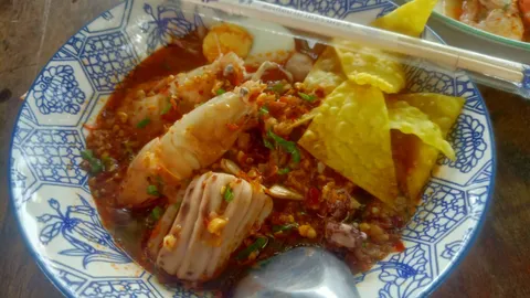 ก๋วยเตี๋ยวต้มยำทะเล “คูเมืองแคมป์” สดจากมหาชัย เริ่ม 60 บาท