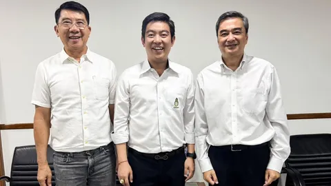 “กาญจน์ ตั้งปอง” สส.ตรัง พบ “อภิสิทธิ์-ชัยวุฒิ” ย้ำยังอยู่กับพรรคประชาธิปัตย์ ไม่คิดย้ายไปไหน