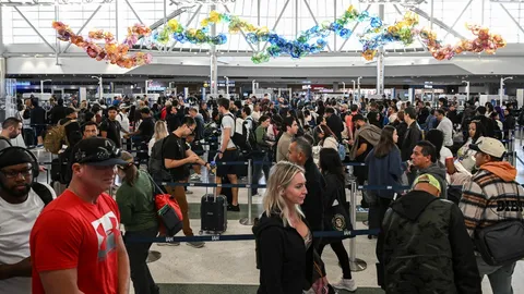 พิษ "ชัตดาวน์" สหรัฐฯ ลามหนัก ยืดเยื้อ 39 วัน ยกเลิกเที่ยวบินทะลุ 1,400 เที่ยว