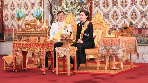 ในหลวง-พระราชินี เสด็จฯ ทรงบำเพ็ญพระราชกุศลปัณรสมวาร (15 วัน) ถวายพระบรมศพ