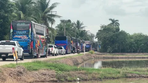 ชาวแปดริ้วขึ้นรถบัสกว่า 70 คัน หอบกำลังใจเชียร์ “หมอนทองวิทยา” ที่สนามศุภชลาศัย