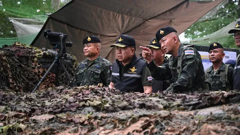 “บิ๊กเล็ก” ลงพื้นที่ชายแดนไทย–กัมพูชา จ.ศรีสะเกษ  ตรวจความพร้อมฐานปฏิบัติการ และให้กำลังใจทหาร 