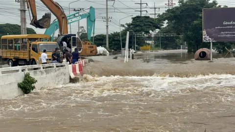 เร่งวางบิ๊กแบ็กอุดรอยรั่ว "สะพานป่าโมก" ให้ถนนทางหลวงหมายเลข 33 กลับสู่สภาวะปกติ