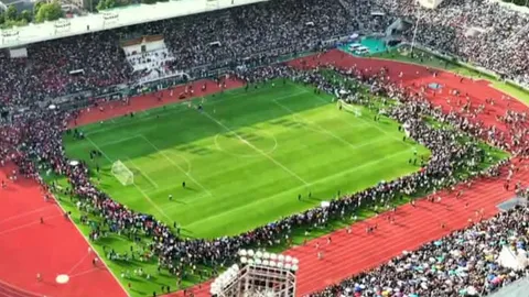 มาแล้ว "คณะผู้จัดบอล 7 สี" ออกแถลงการณ์ หลังปล่อยแฟนบอลลงสนาม