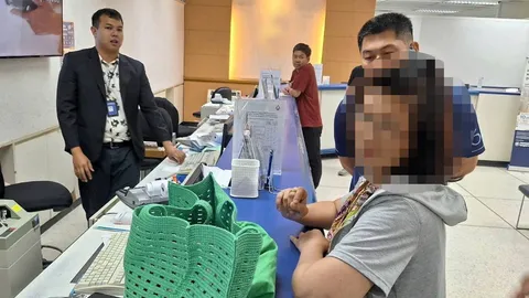 รวบ 12 บัญชีม้า ให้แก๊งคอลเซ็นเตอร์คาเคาน์เตอร์แบงก์ ขณะถอนเงิน 9 แสน